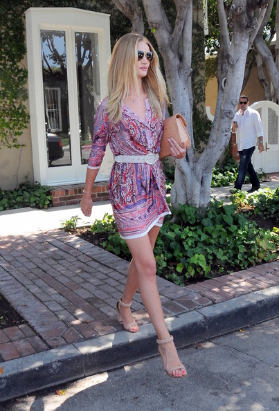 Rosie+Huntington+Whiteley+wearing+paisley+p7ZPzR6ws9jl.jpg