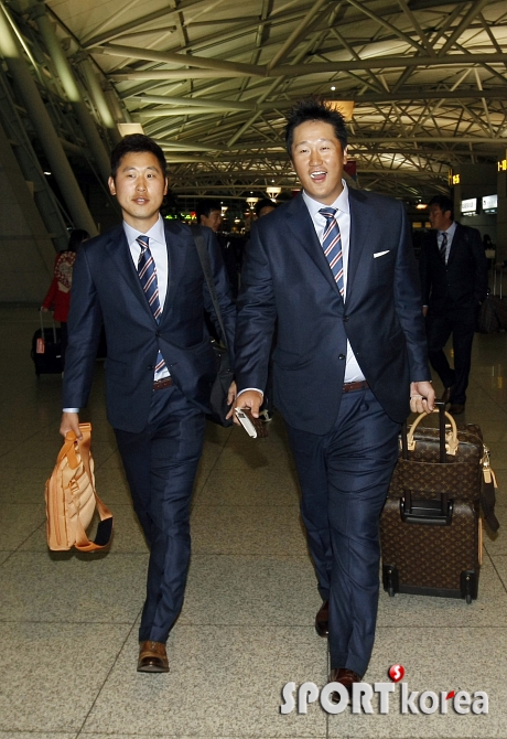 4이대호 윤석민.jpg