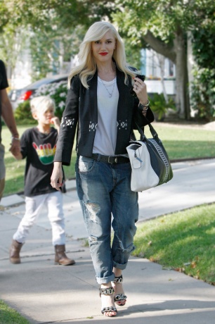 3-black-magic-gwen-stefani_131626699549_jpg_article_gallery_slideshow_v2.jpg