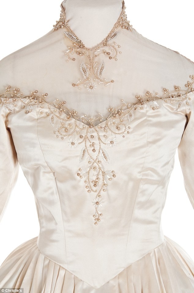 373470-elizabeth-taylors-wedding-dress.jpg