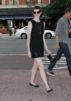 0813-49_anne-hathaway-wardrobe-essentials-lbd_li.jpg