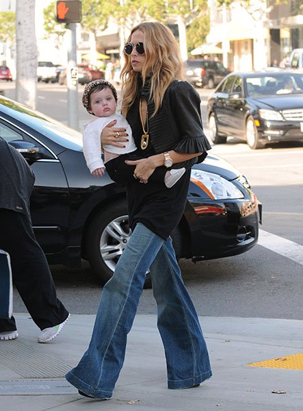 f831c2d5-3596-41bd-a4ef-9b2885323b05_Rachel-Zoe-carries-Skyler-Morrison-Berman-through-Beverly-Hills-on-November-16-2011-in-Los-Angeles.jpg