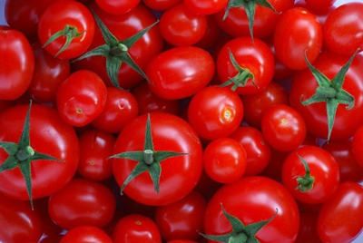 Flash-lit_macro_Tomatoes.jpg