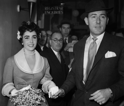 142342_dame-elizabeth-taylor-with-her-second-husband-michael-wilding-just-after-their-wedding-on-february-2.jpg