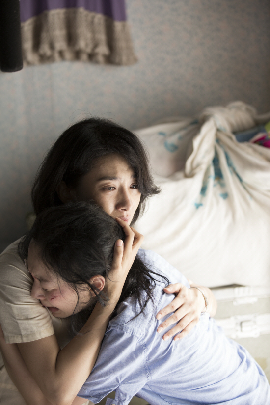 봄_김서형&이유영.jpg