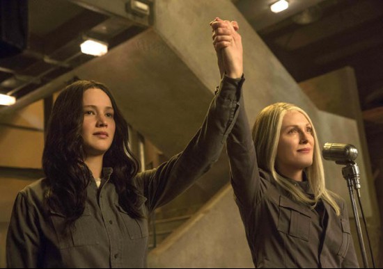 the-hunger-games-mockingjay-part-1-lawrence-moore.jpg