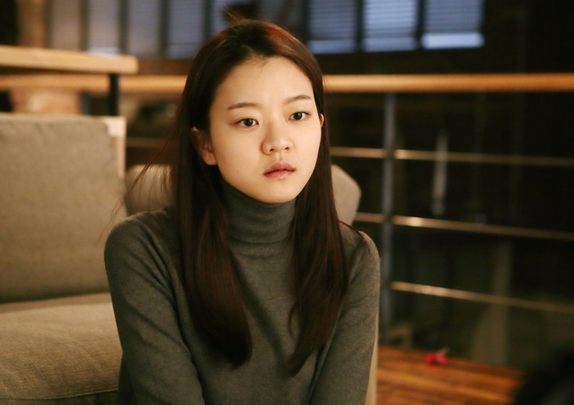 30.고아성.jpg