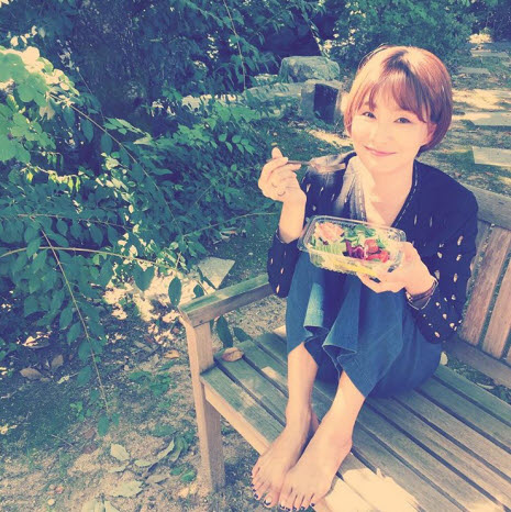 ▲사진출처:박효주 인스타그램 #박대기의야물딱지게시간보내기, #자연에서자연멱기, #예쁜아지트, #내구역찜