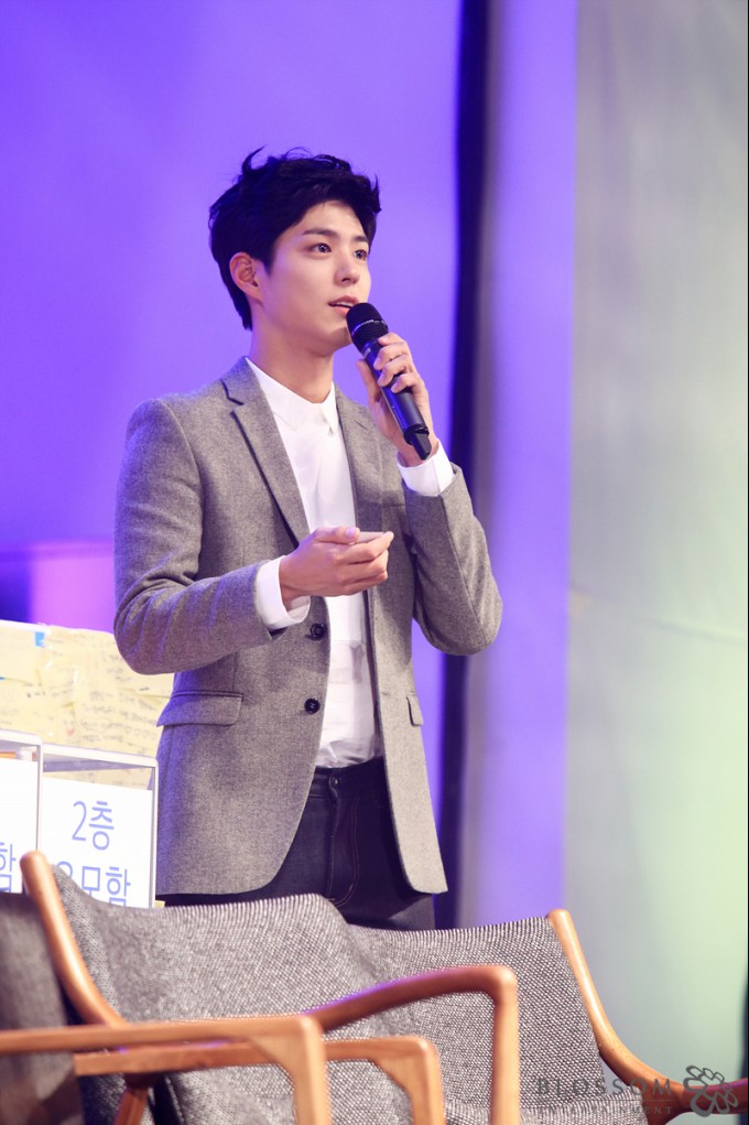 "데뷔 후 처음으로 이런 자리를 갖게되어 감사하고 행복하다"