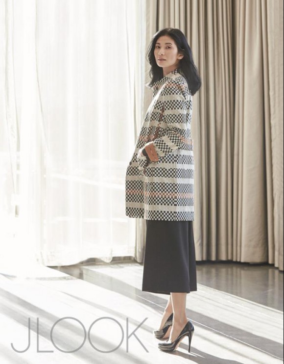 “그 날의 무드나 느낌에 따라 옷을 입는 게 재미있다. 무엇을 입었을 때 스스로를 가장 돋보이게 만들 수 있다면 그게 바로 스타일이라 생각한다.”