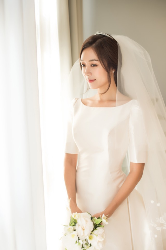 (1204) 서현진 웨딩1.jpg