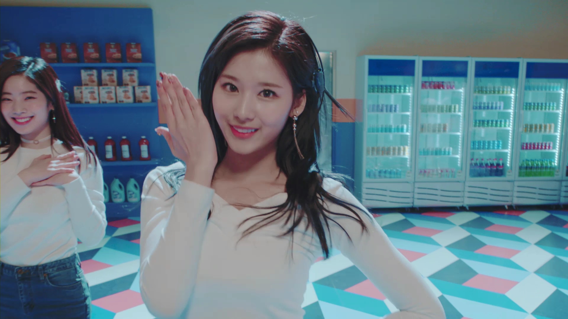 트와이스_하트셰이커_티저 (3).jpg
