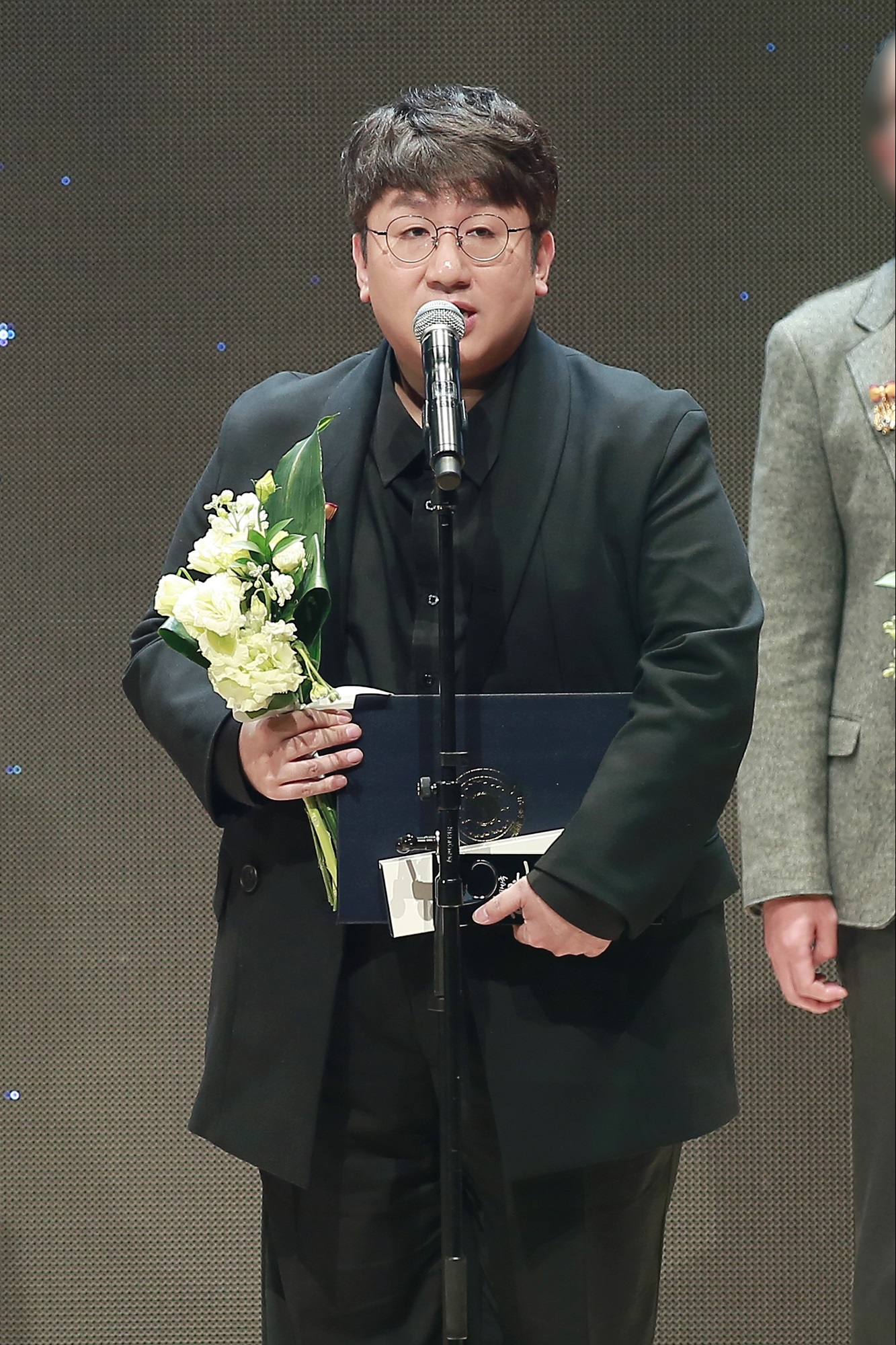 방시혁_콘텐츠대상_대통령표창.jpg