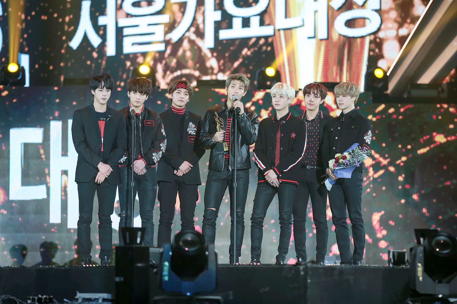 방탄소년단_서울가요대상_대상 수상(1).jpg