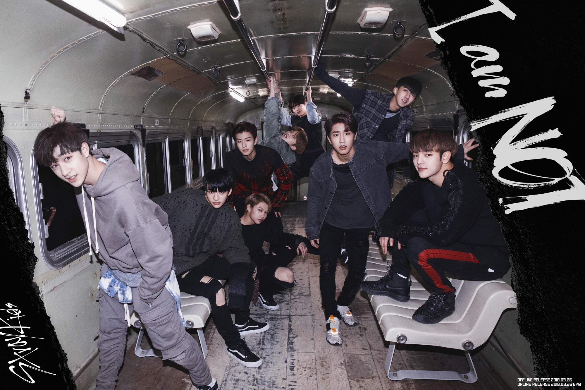 스트레이 키즈_단체.jpg