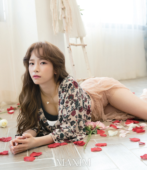 MAXIM 4월호_걸그룹 코코소리 김소리 (1).jpg