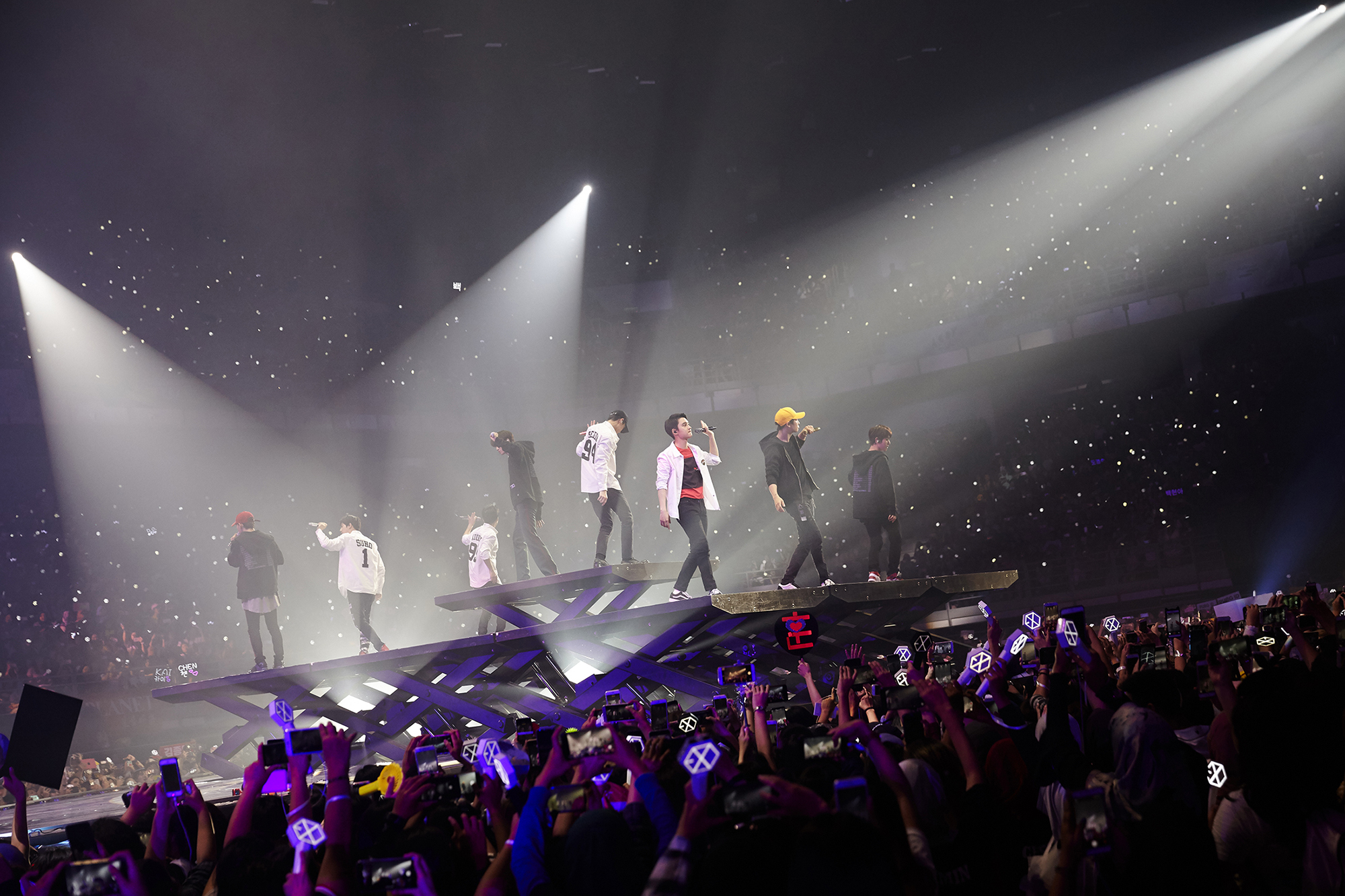 엑소 네 번째 단독 콘서트 투어 말레이시아 공연 사진 3.jpg