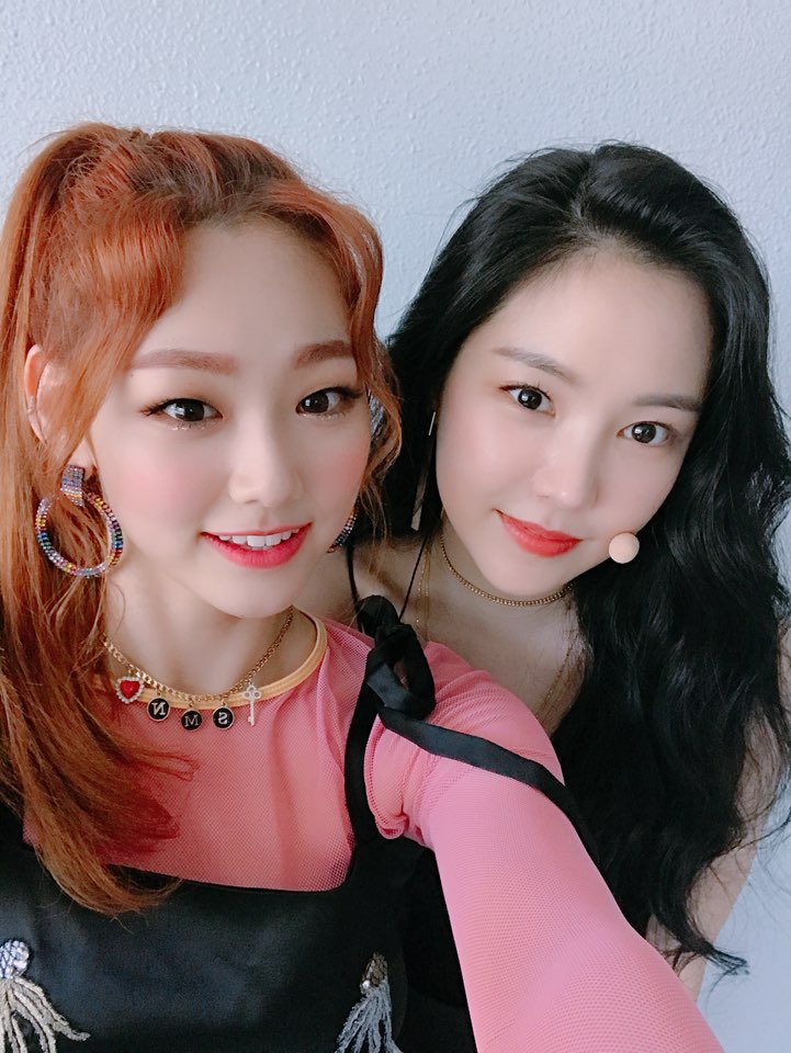 월_구구단 미나 대기실 셀카 (2).jpg