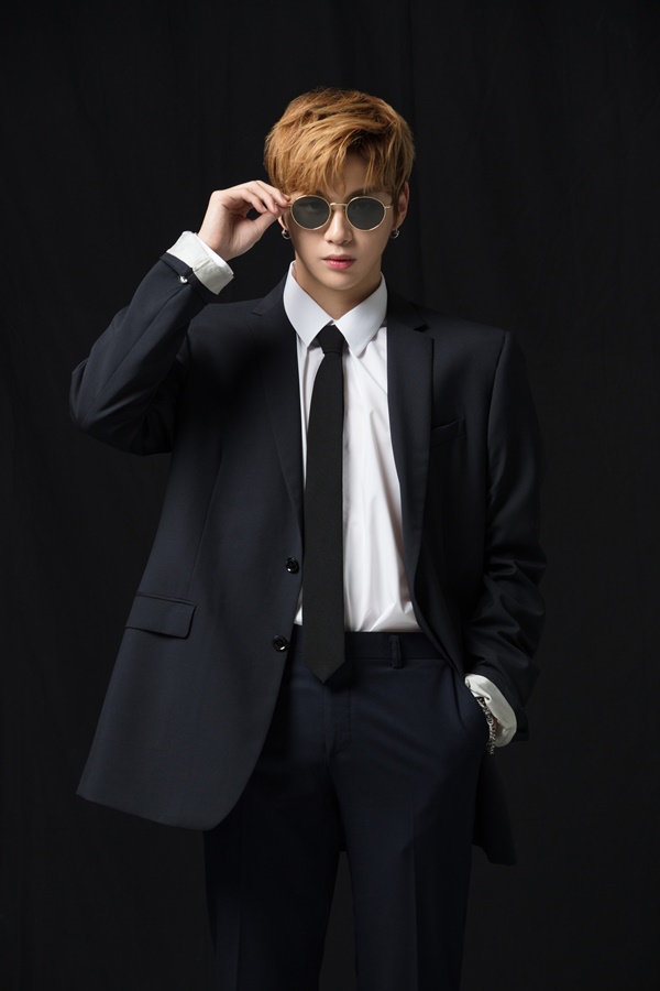 (0802) 강다니엘 키싱하트 선글라스.jpg