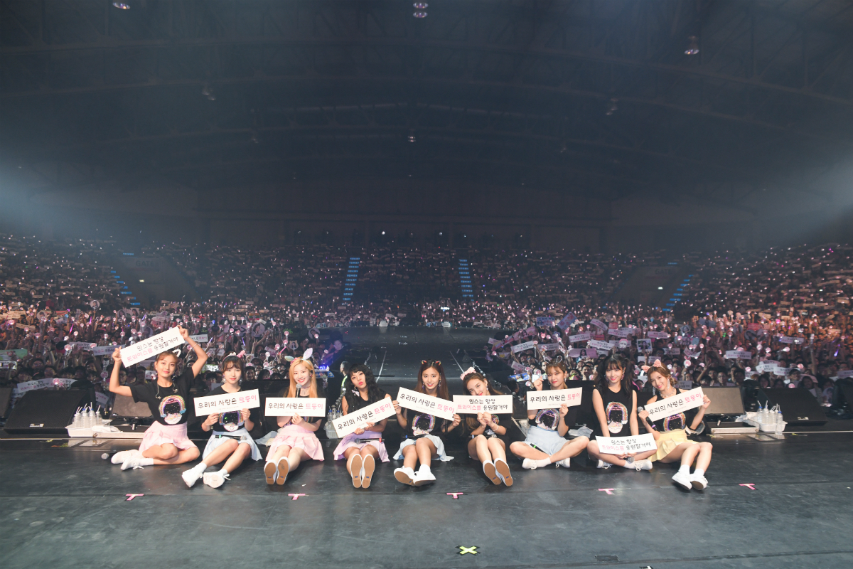 트와이스_방콕.jpg