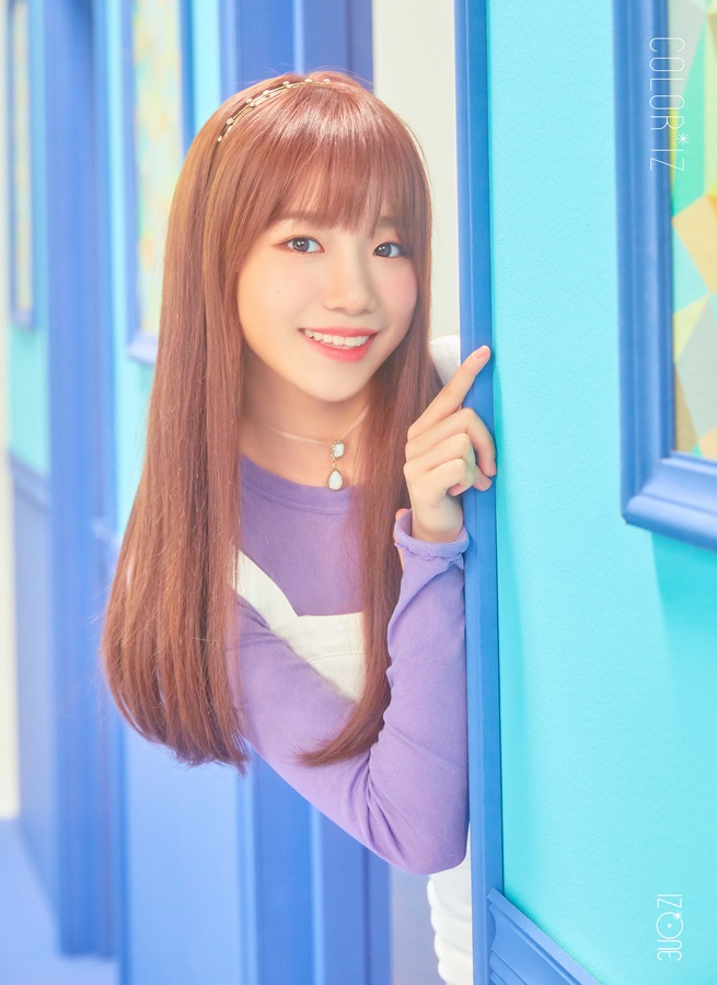 (1015) 아이즈원 데뷔 앨범 _컬러라이즈_ 오피셜 포토 #조유리.jpg