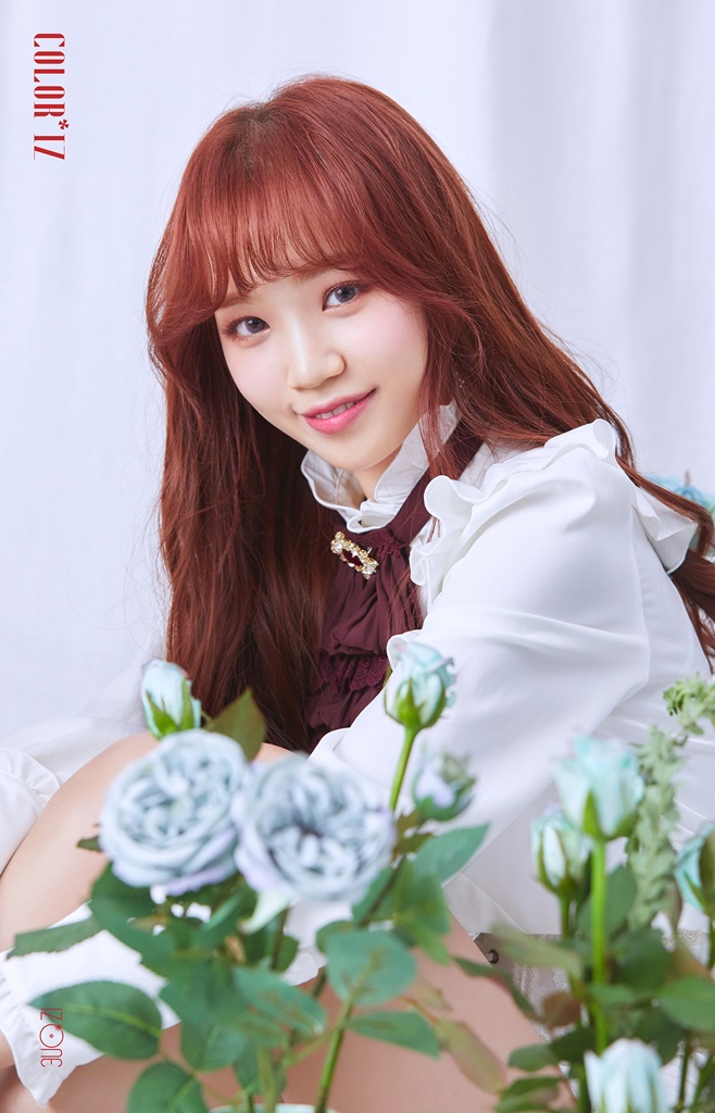 (1018) 아이즈원 _컬러라이즈_ 3차 오피셜 포토 #김채원.jpg