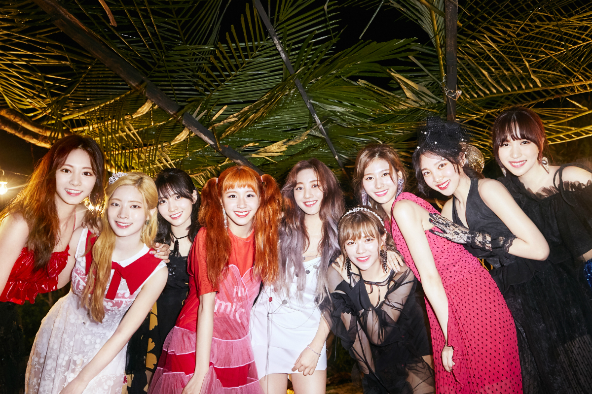 트와이스_단체.jpg