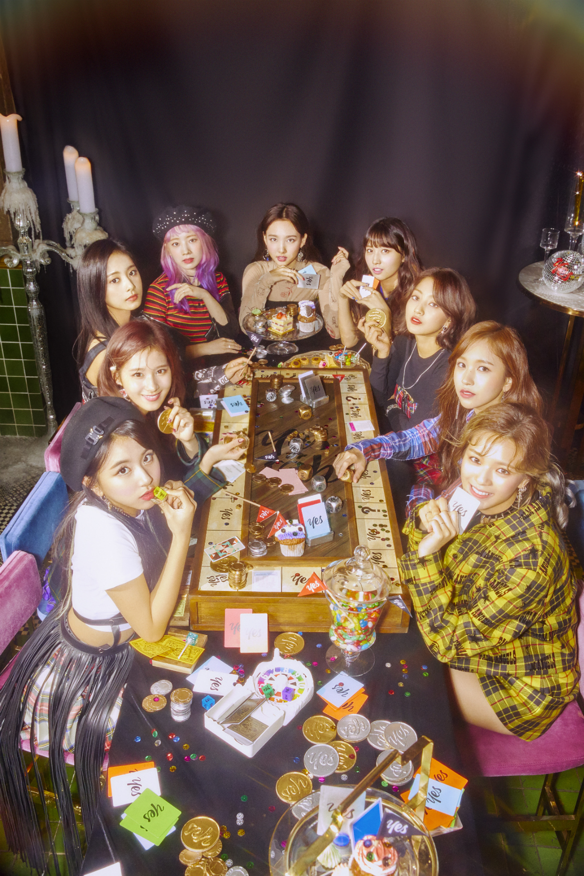 트와이스_미니6집_단체.jpg