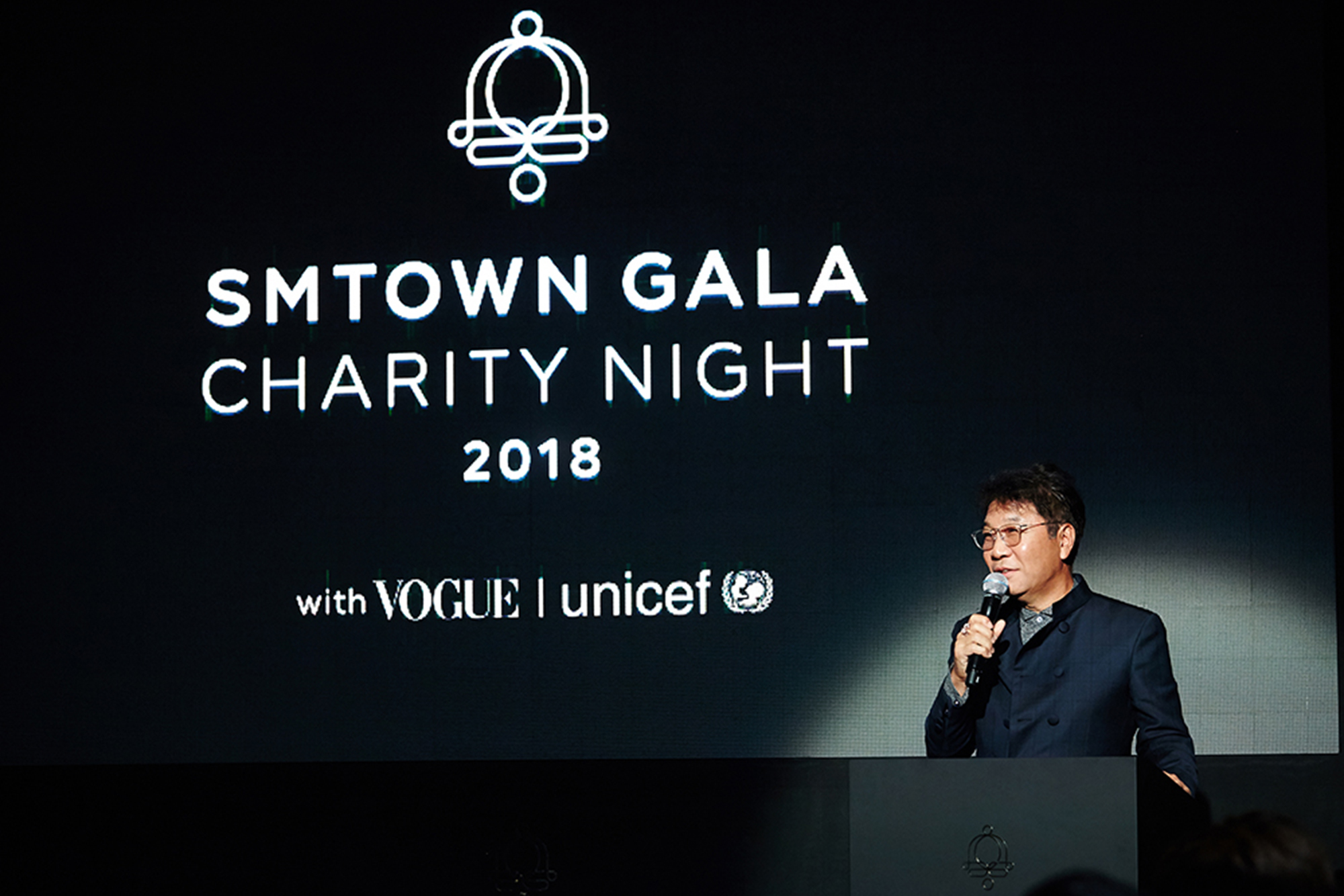 ‘SMTOWN GALA CHARITY NIGHT 2018’에 참석한 이수만 SM 총괄 프로듀서 사진.jpg
