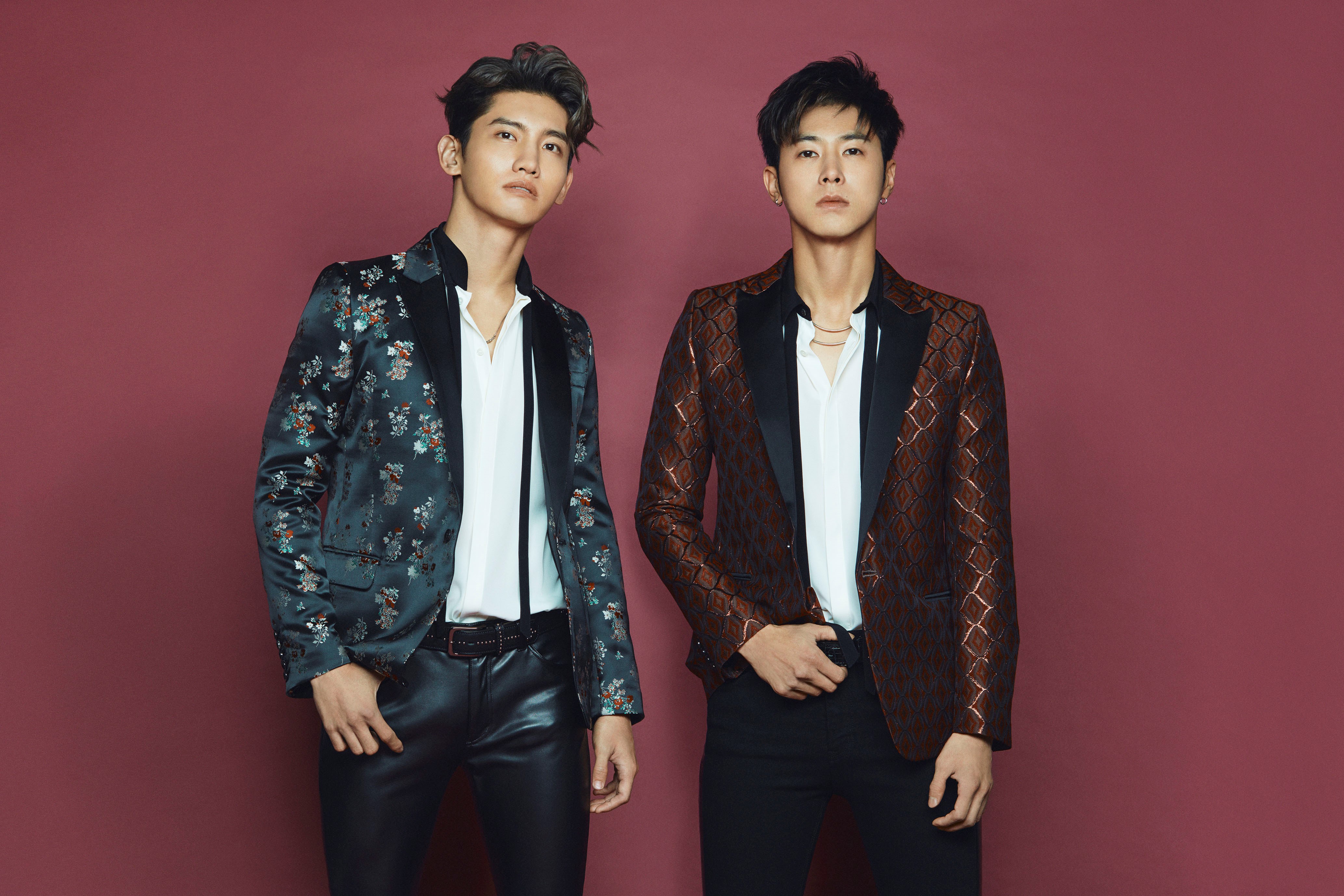 동방신기 일본 싱글 Jealous 이미지.jpg