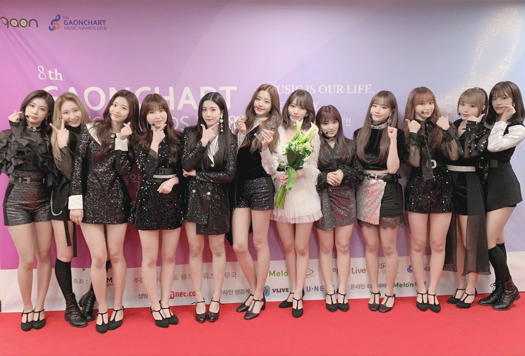 (0124) 아이즈원 _제8회 가온차트 뮤직어워즈_ 올해의 신인상 인증샷.jpg