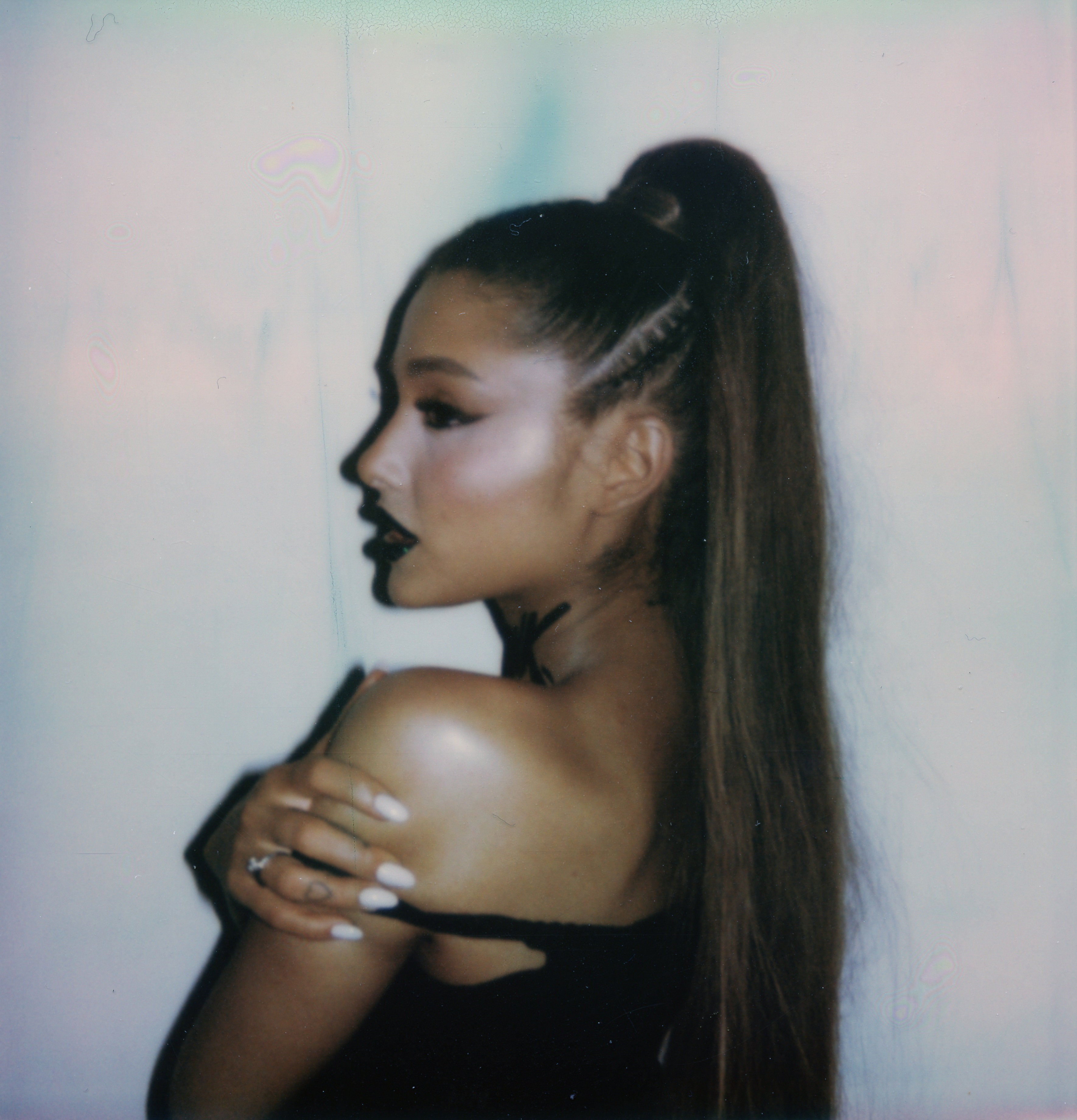 Ariana Grande_thank u, next_사진_Photo Credit Alfredo Flores.jpg