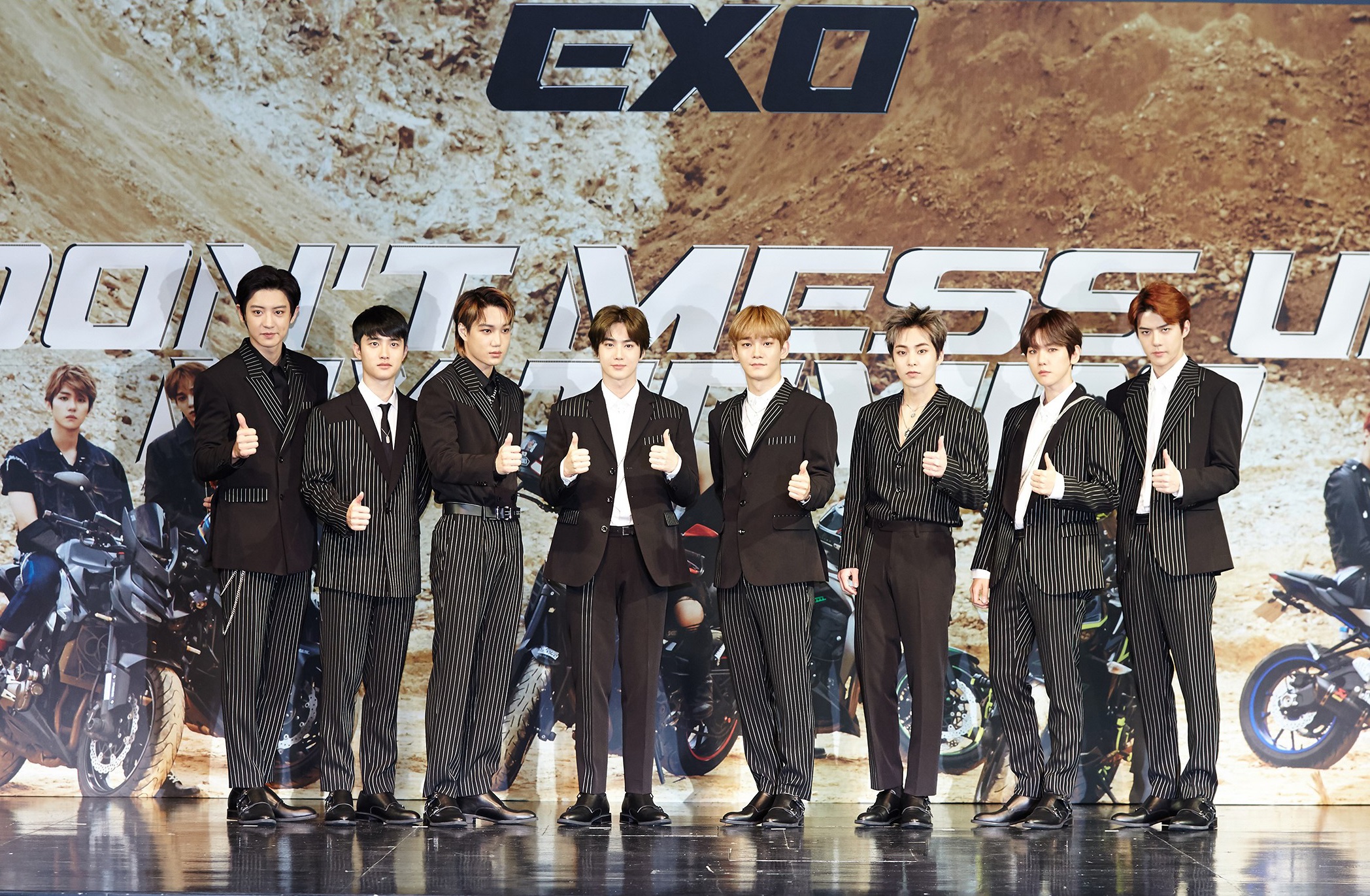 엑소 정규 5집 음감회 사진 .jpg