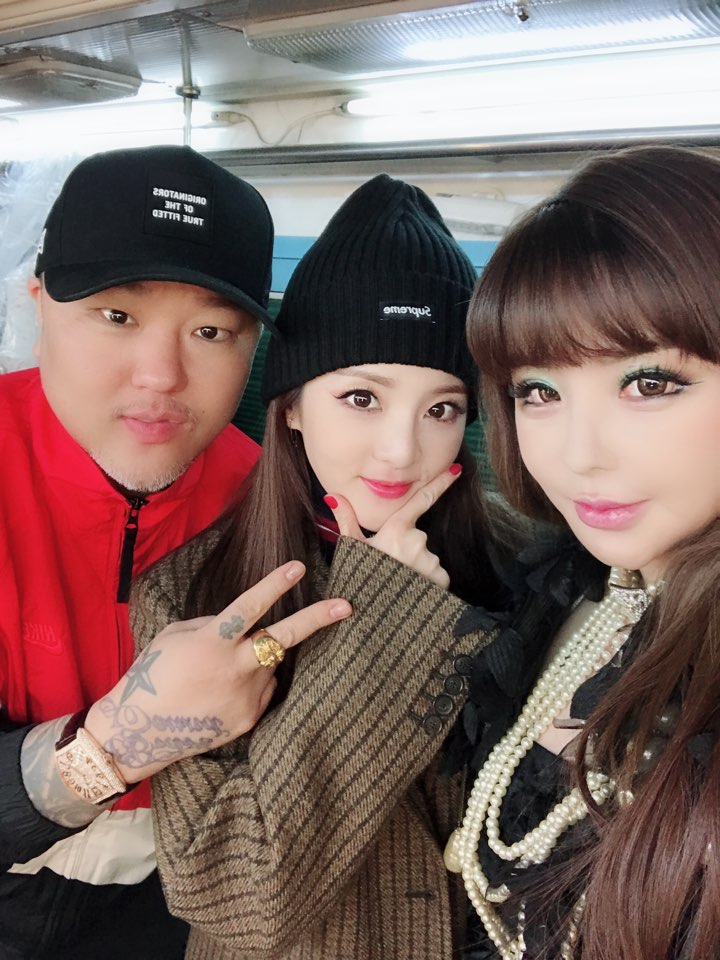 (0227) 박봄, 용형,산다라박 인증샷1.jpg