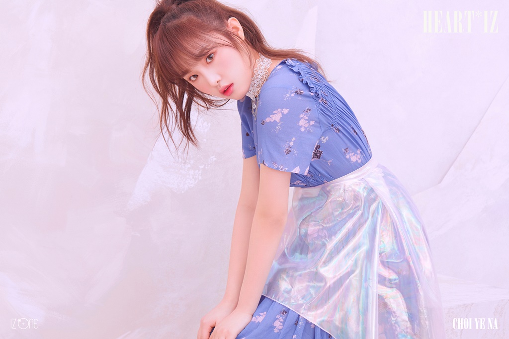 (0320) 아이즈원 미니 2집 _하트아이즈_ 오피셜 포토 #최예나.jpg