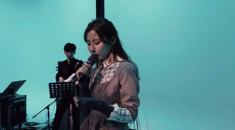 유라(youra)_네이버 온스테이지3(사진-네이버 온스테이지 제공).JPEG