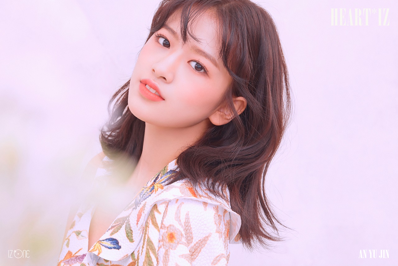 (0321) 아이즈원 미니 2집 _하트아이즈_ 오피셜 포토 #안유진.jpg