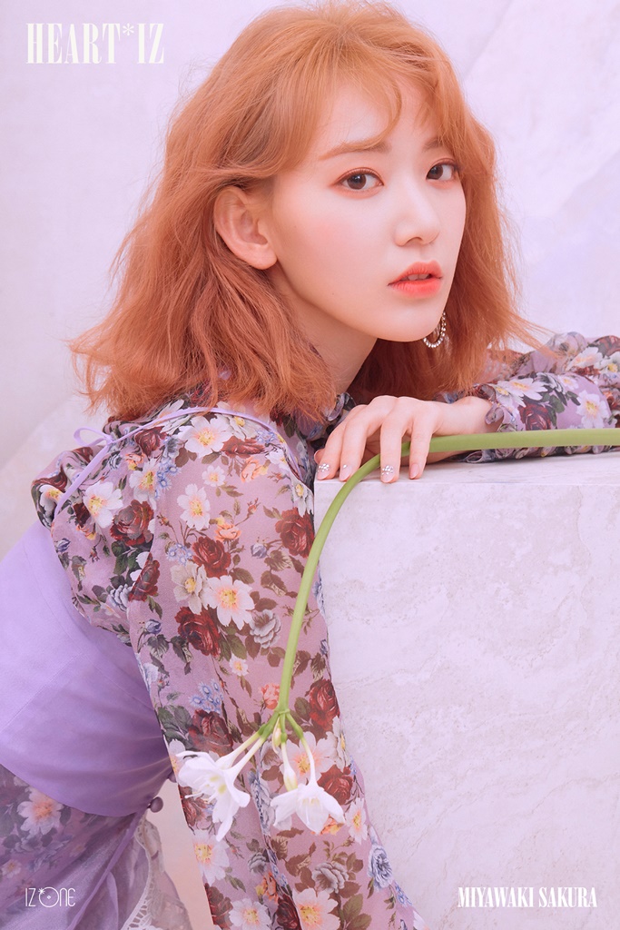 (0322) 아이즈원 미니 2집 _하트아이즈_ 오피셜 포토 #미야와키 사쿠라.jpg