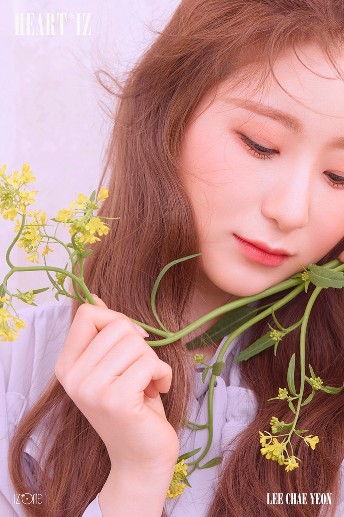 (0322) 아이즈원 미니 2집 _하트아이즈_ 오피셜 포토 #이채연.jpg