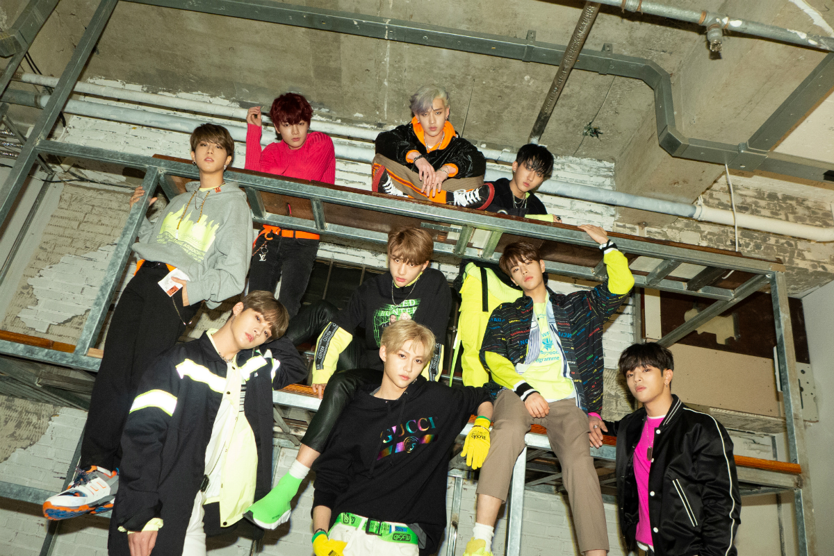 스트레이 키즈_단체.jpg