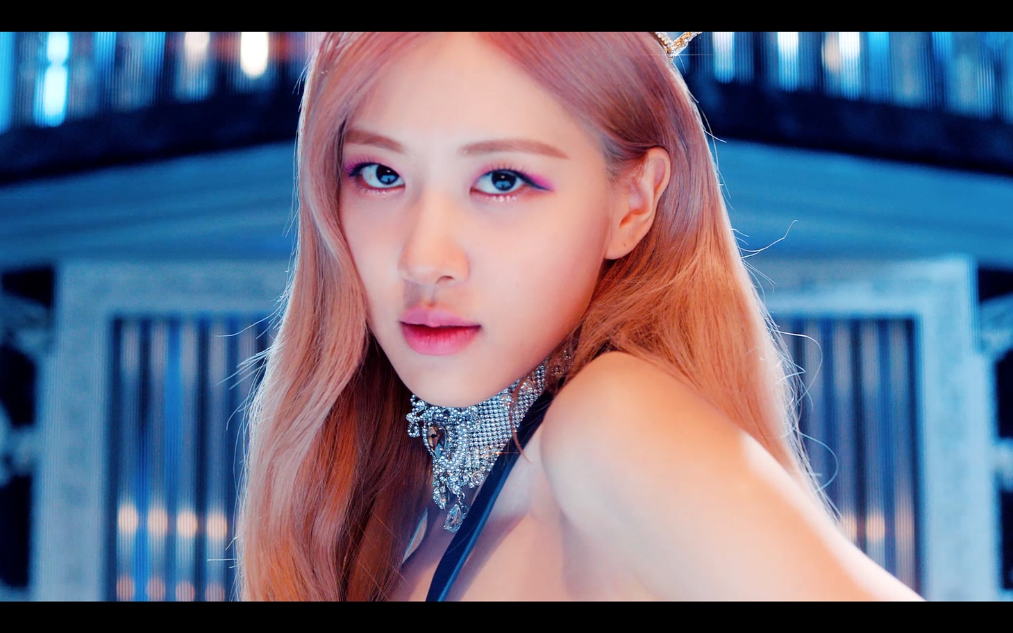블핑 뮤비3-vert.jpg