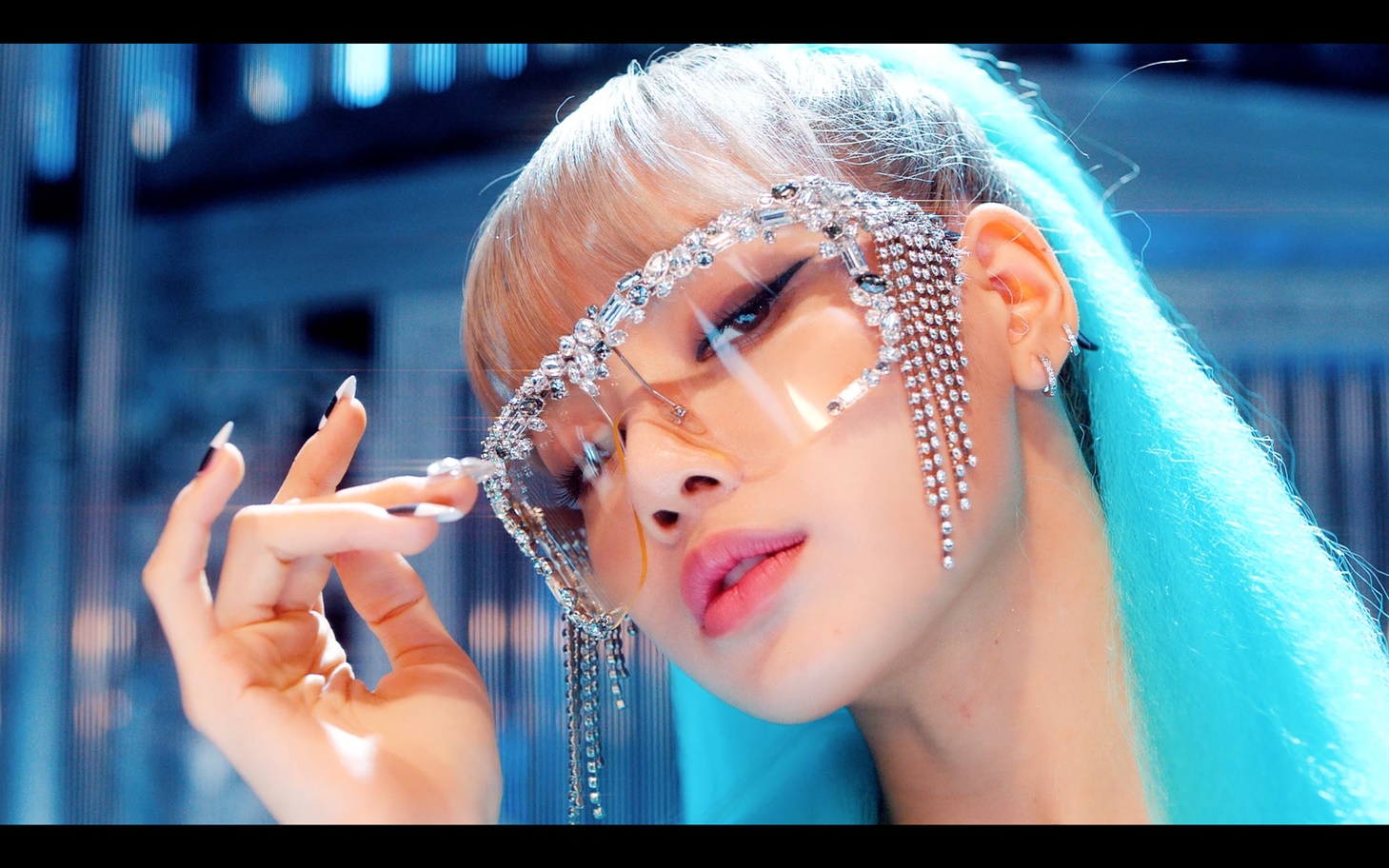 블핑 뮤비4-vert.jpg