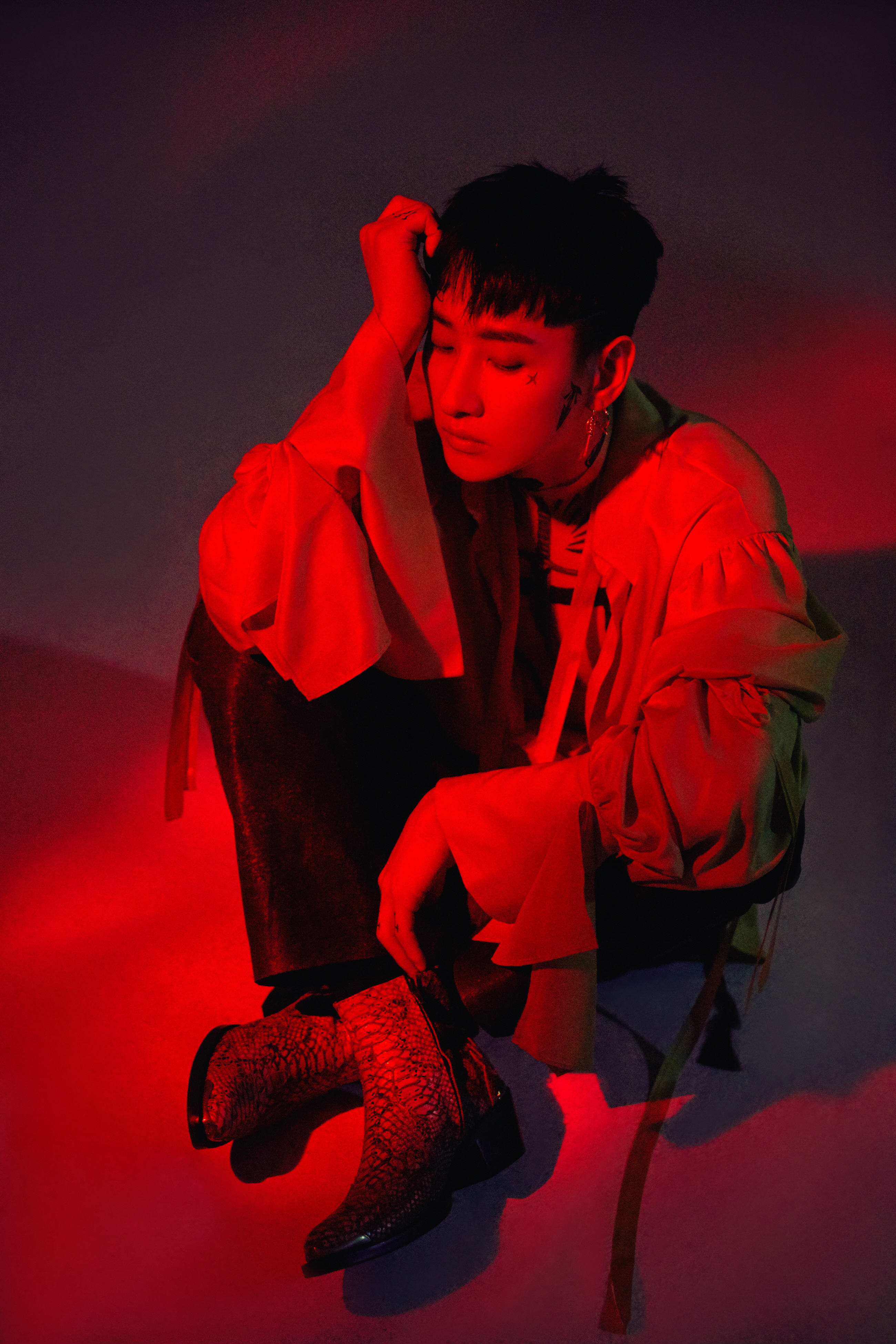 슈퍼주니어-D&E 세 번째 미니앨범 은혁 티저 이미지 RED ver. (2).jpg