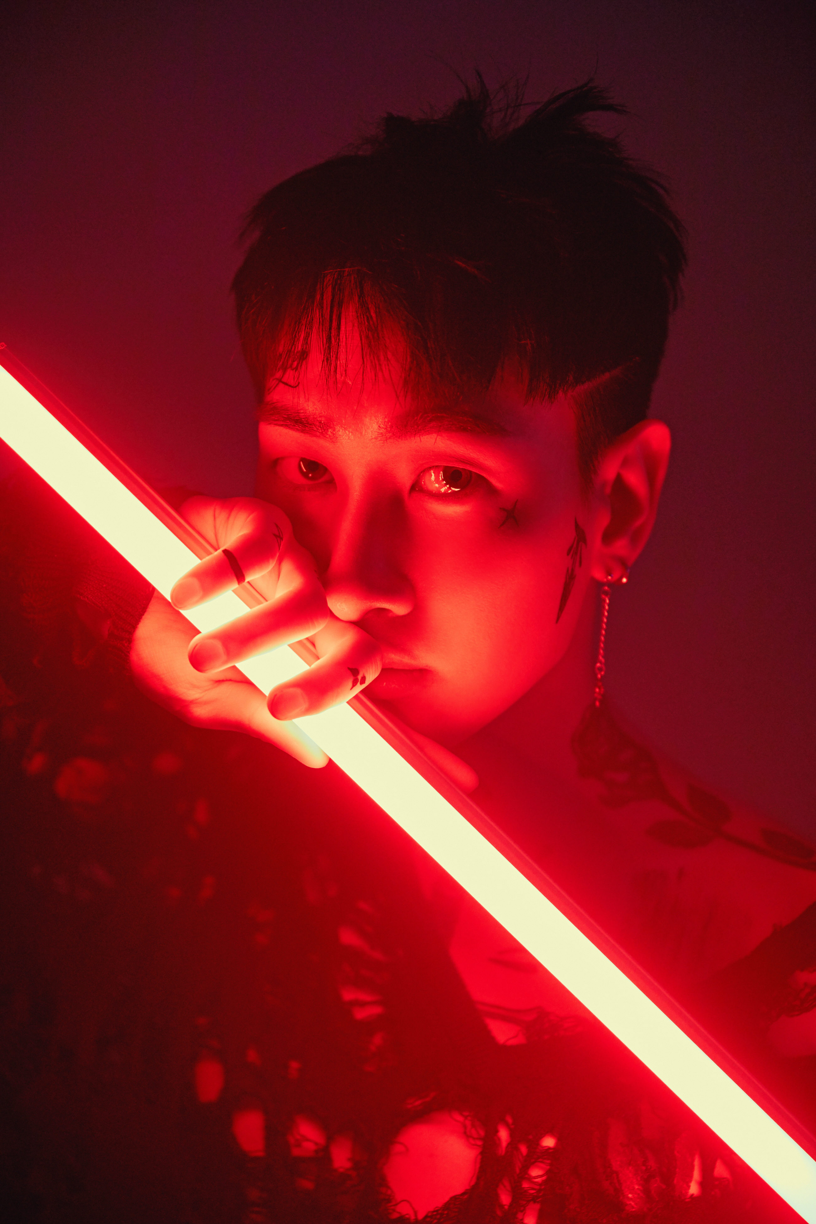 슈퍼주니어-D&E 세 번째 미니앨범 은혁 티저 이미지 RED ver. (1).jpg