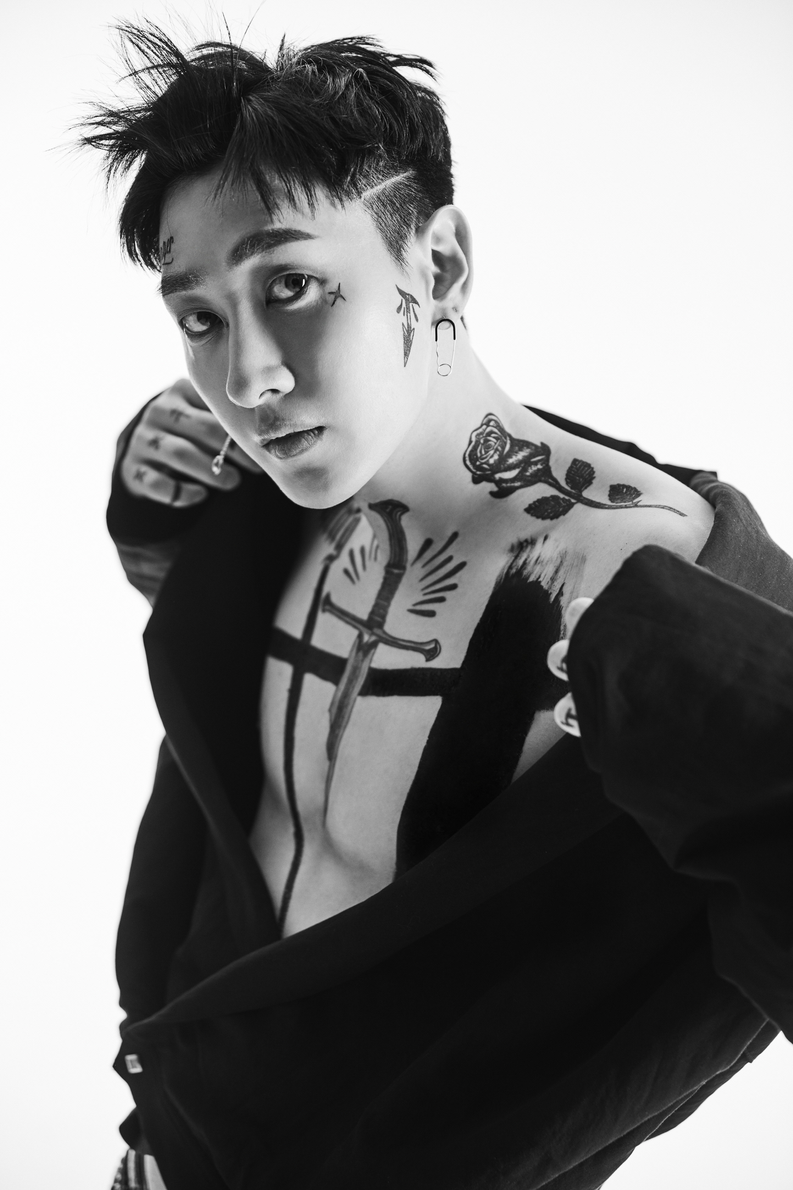 슈퍼주니어-D&E 세 번째 미니앨범 은혁 티저 이미지 BLACK ver. (1).jpg