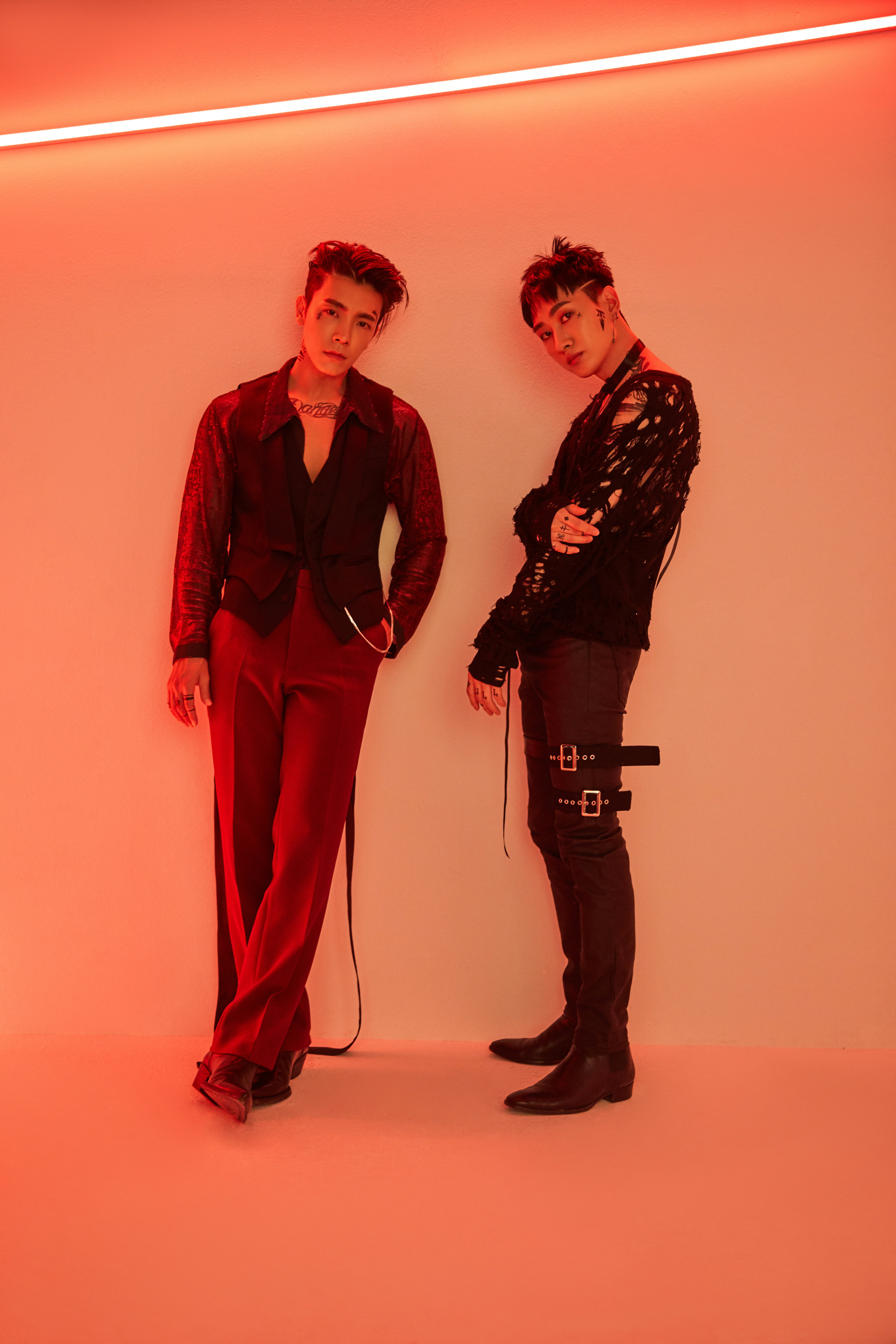 슈퍼주니어-D&E 세 번째 미니앨범 티저 이미지 RED ver. (1).jpg