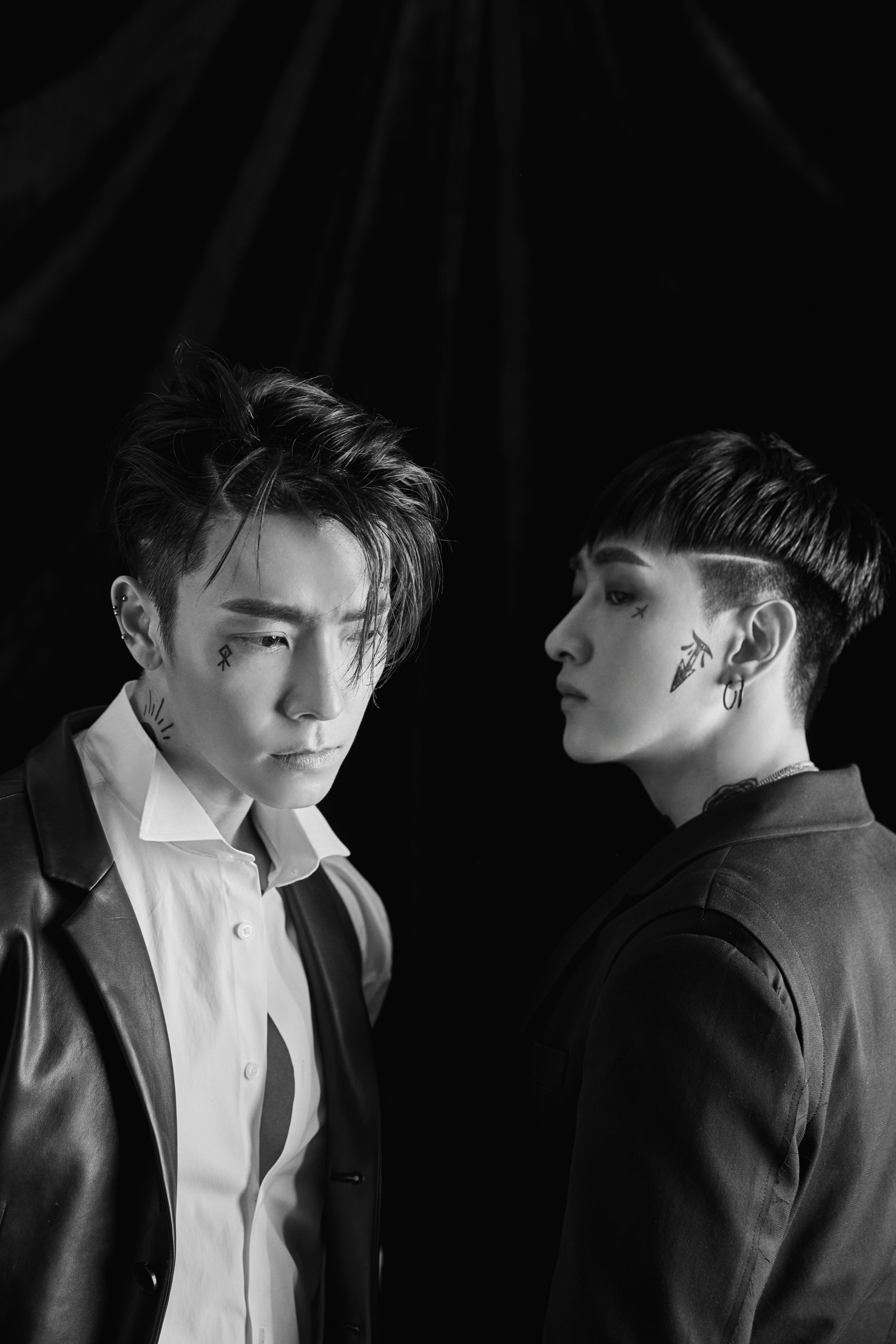 슈퍼주니어-D&E 세 번째 미니앨범 티저 이미지 BLACK ver. (2).jpg