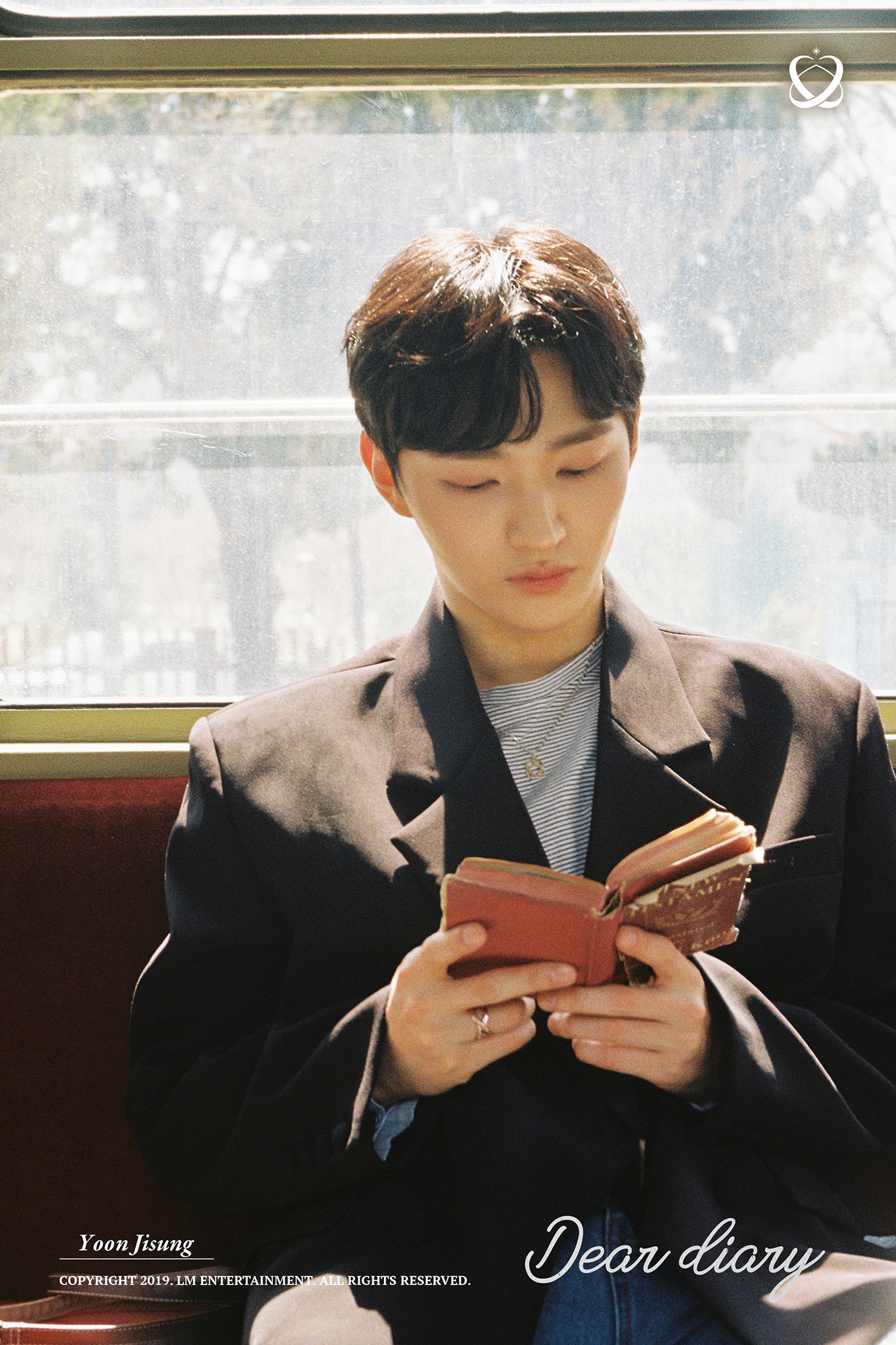 윤지성_1.jpg