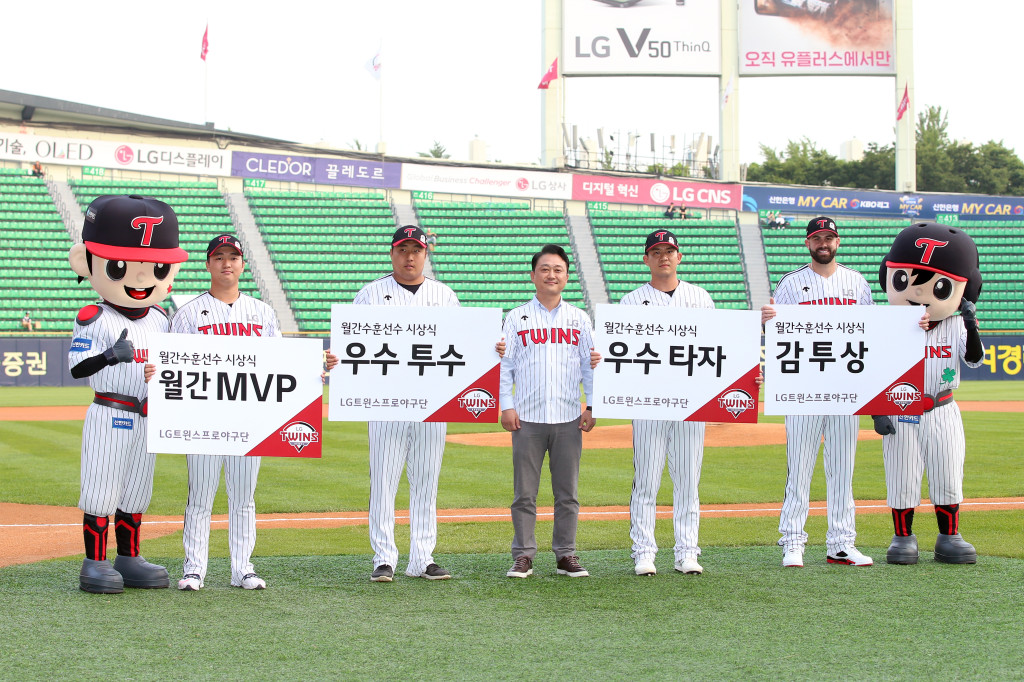 5월 수훈선수 시상.jpg