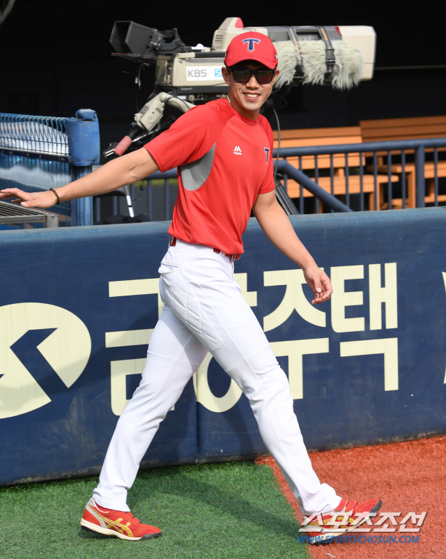조재윤.jpg